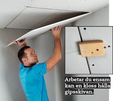 Gipsa tak: Skivorna närmast väggen Gipsa tak: Skivorna närmast väggen